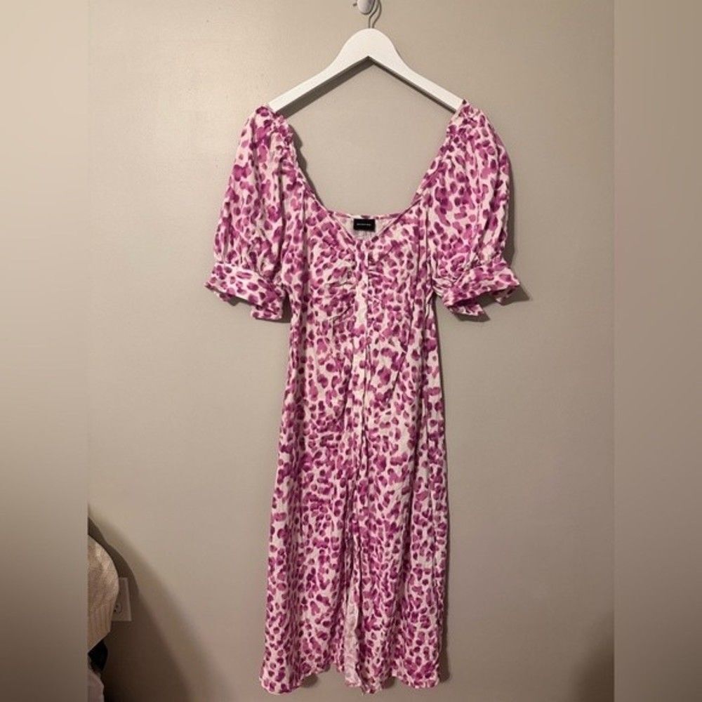 Who What Wear | pink & white animal print midi button up dress